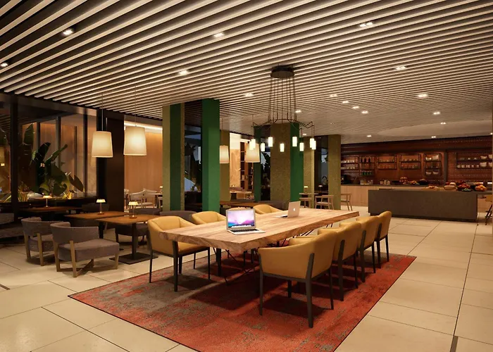 מלון By Marriott 4*