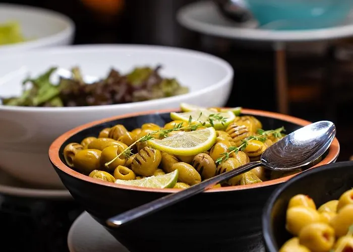 By Marriott מלון