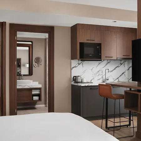 By Marriott ホテル 3*